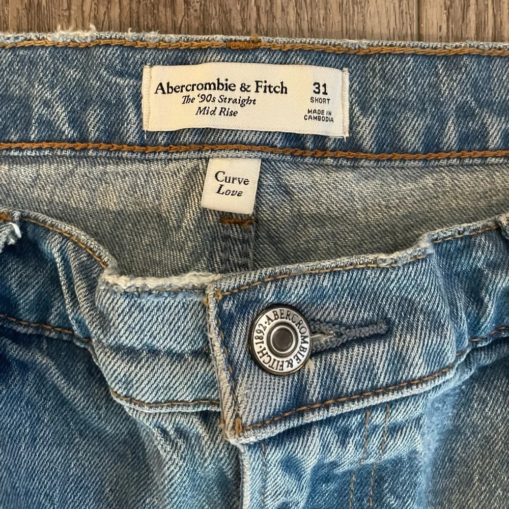 Abercrombie & Fitch Light Blue Women's Straight Leg Jeans - Picture 3 of 4